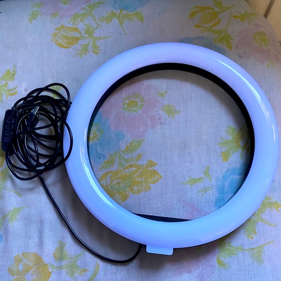 Ring light with stand